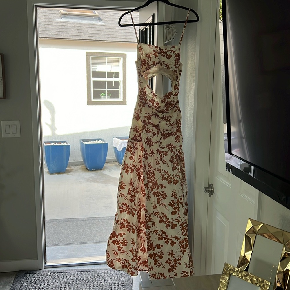 Maxi dress with slit!